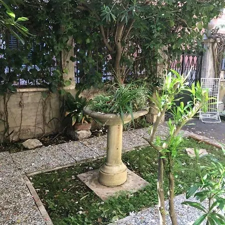 Residenza Oleandro Rosa 아파트 *